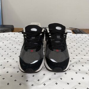 New Balance 2002R – Black/Grey – Excellent Condition